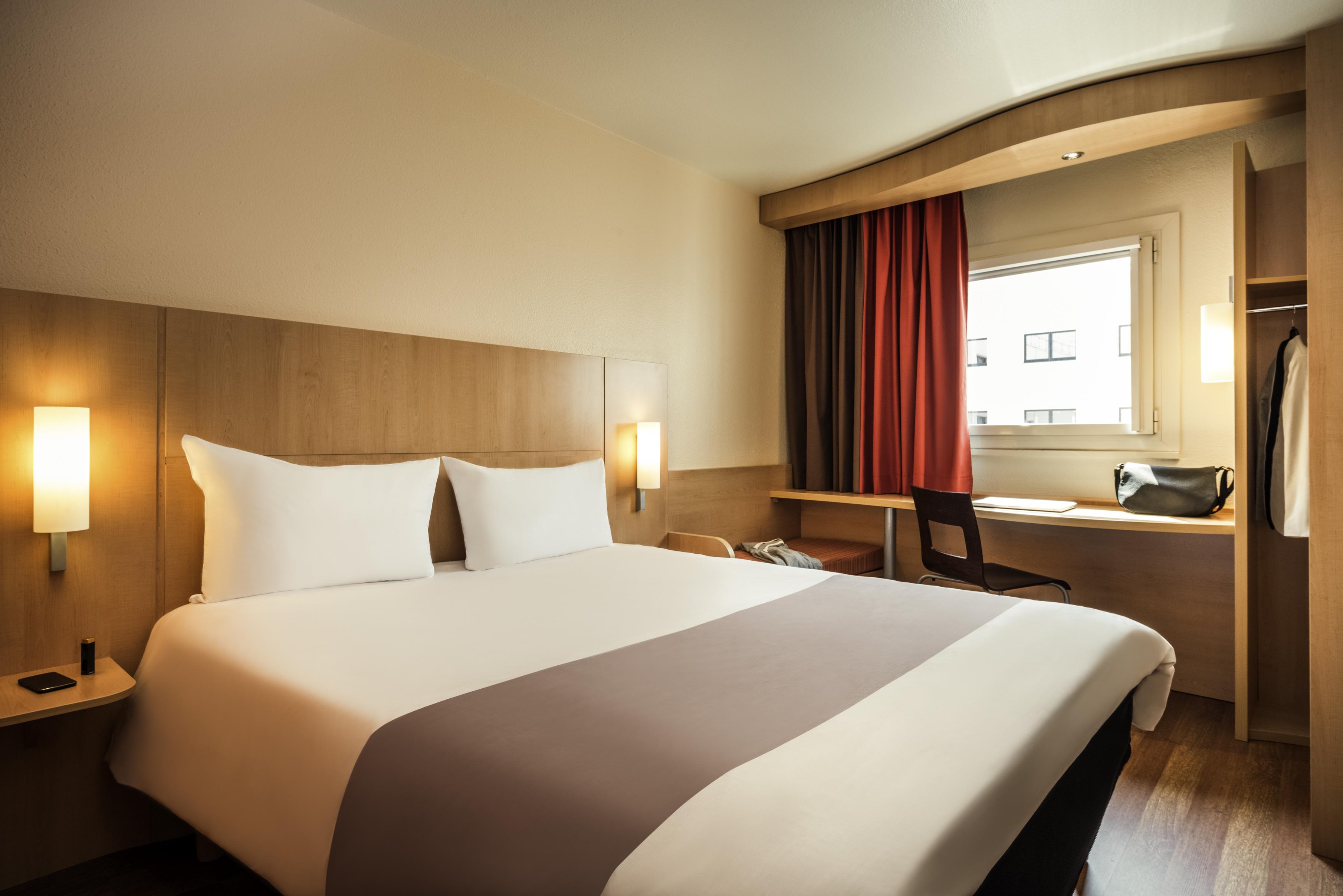 Hotel Ibis Montmartre 18ème Parigi