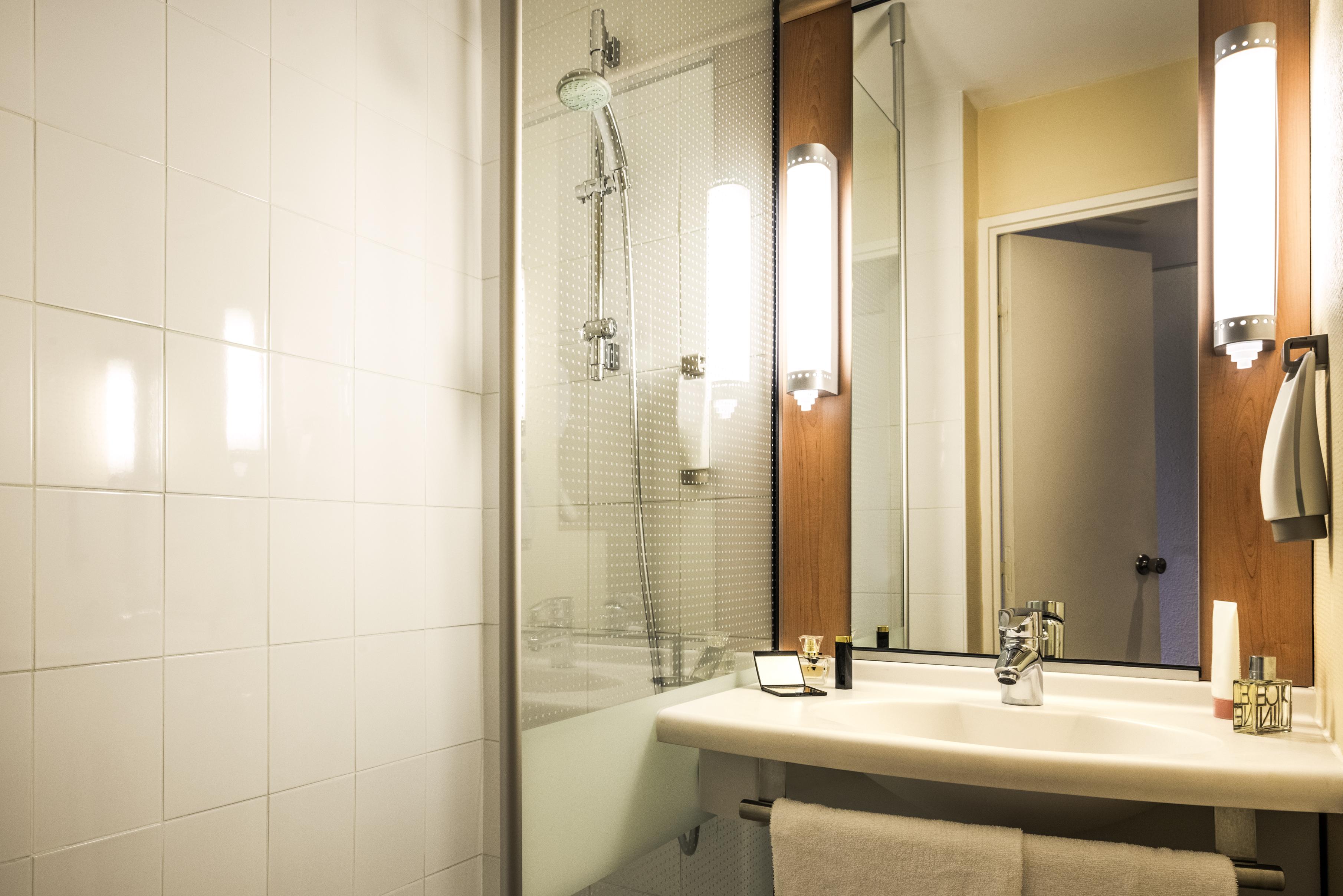 Hotel Ibis Montmartre 18ème Parigi