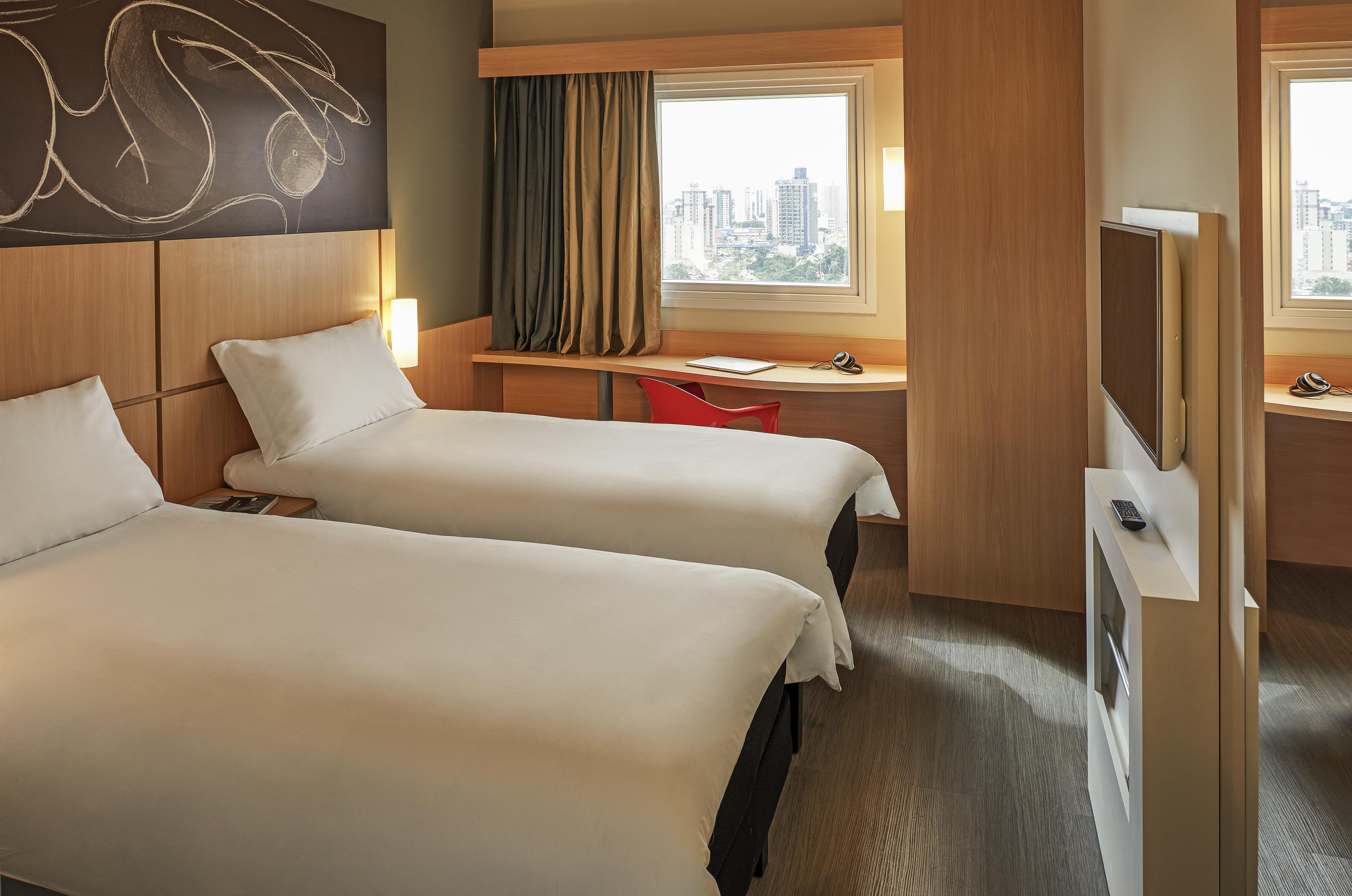 Hotel Ibis Montmartre 18ème Parigi