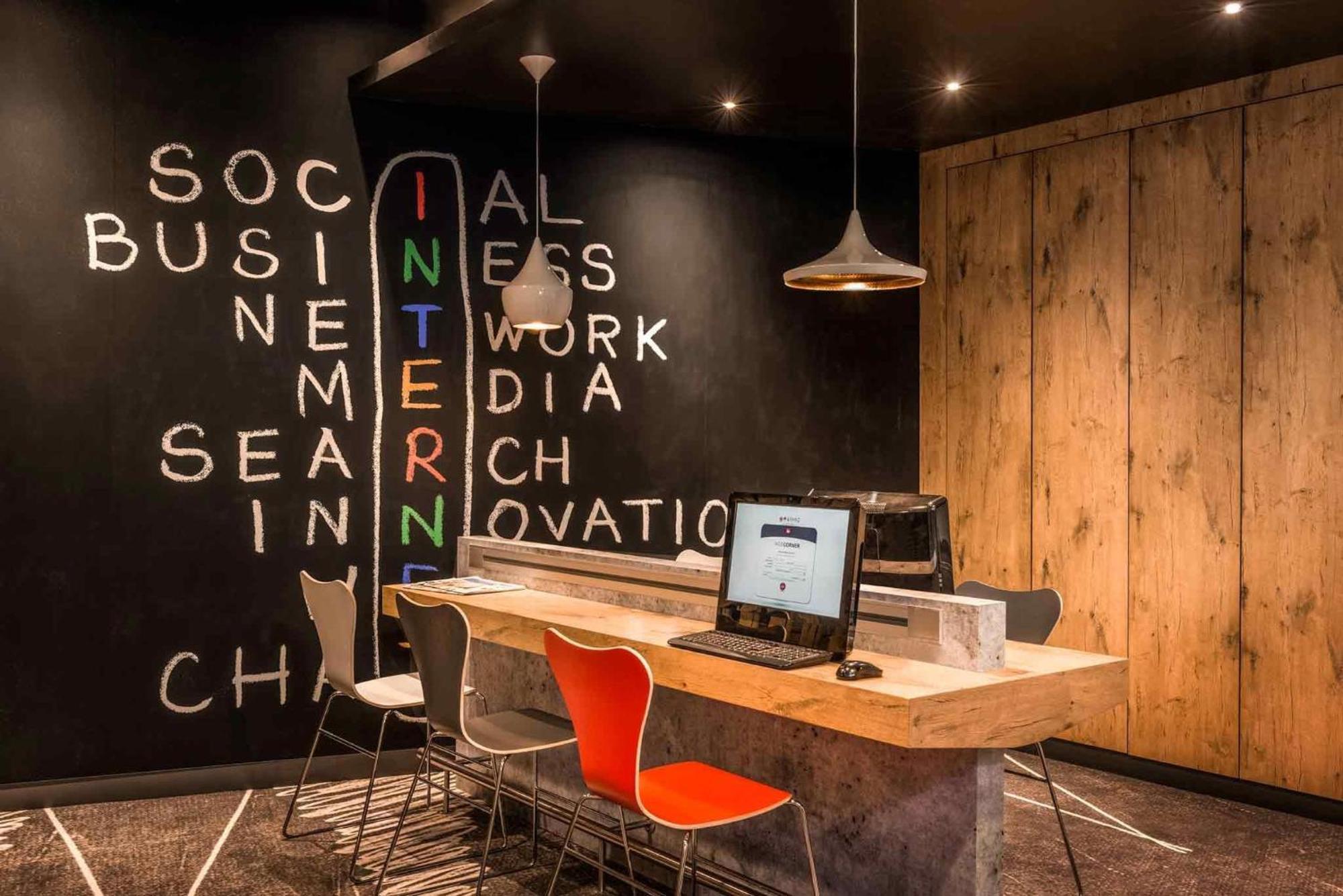 Hotel Ibis Montmartre 18ème Parigi