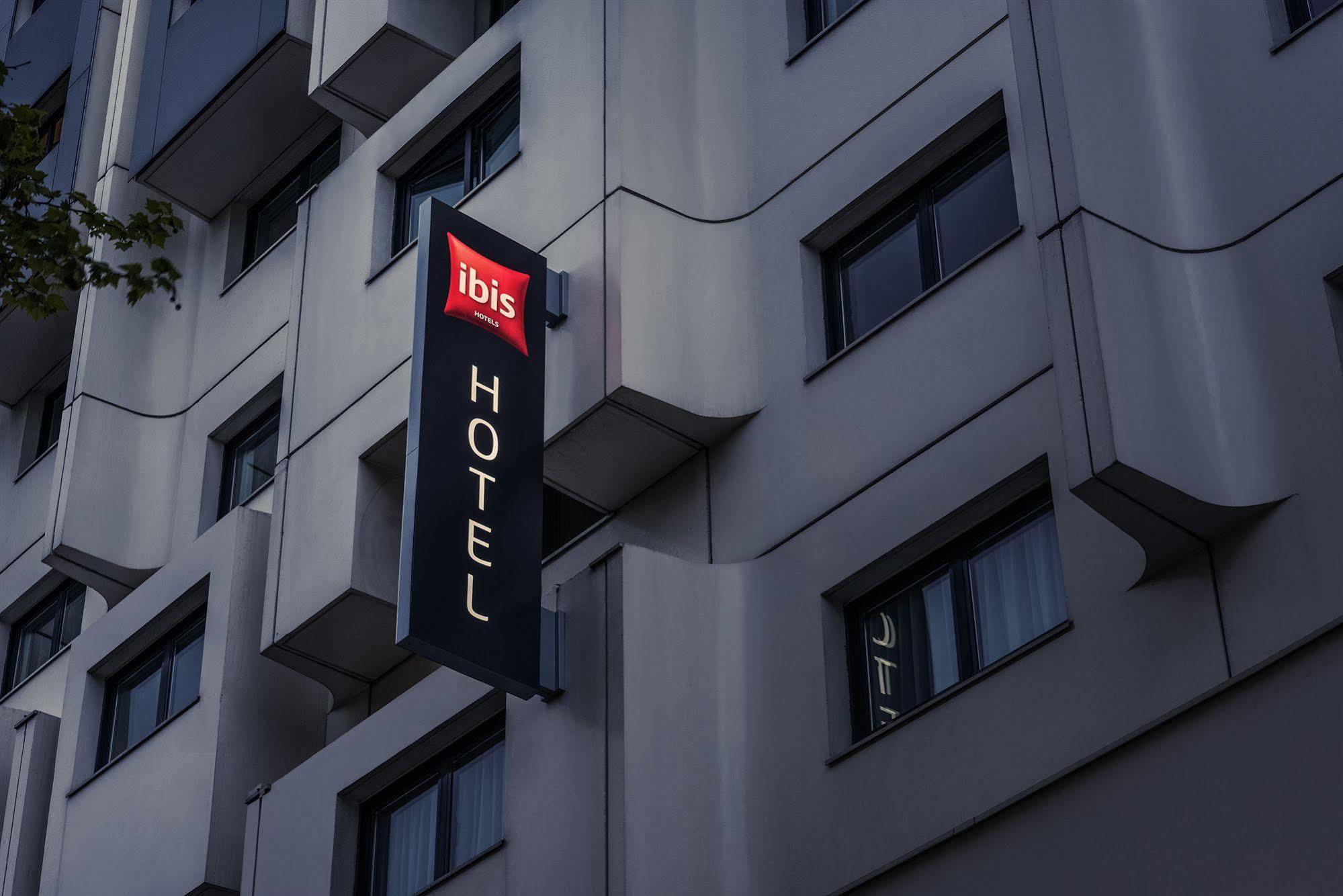 Ibis Montmartre 18ème Parigi